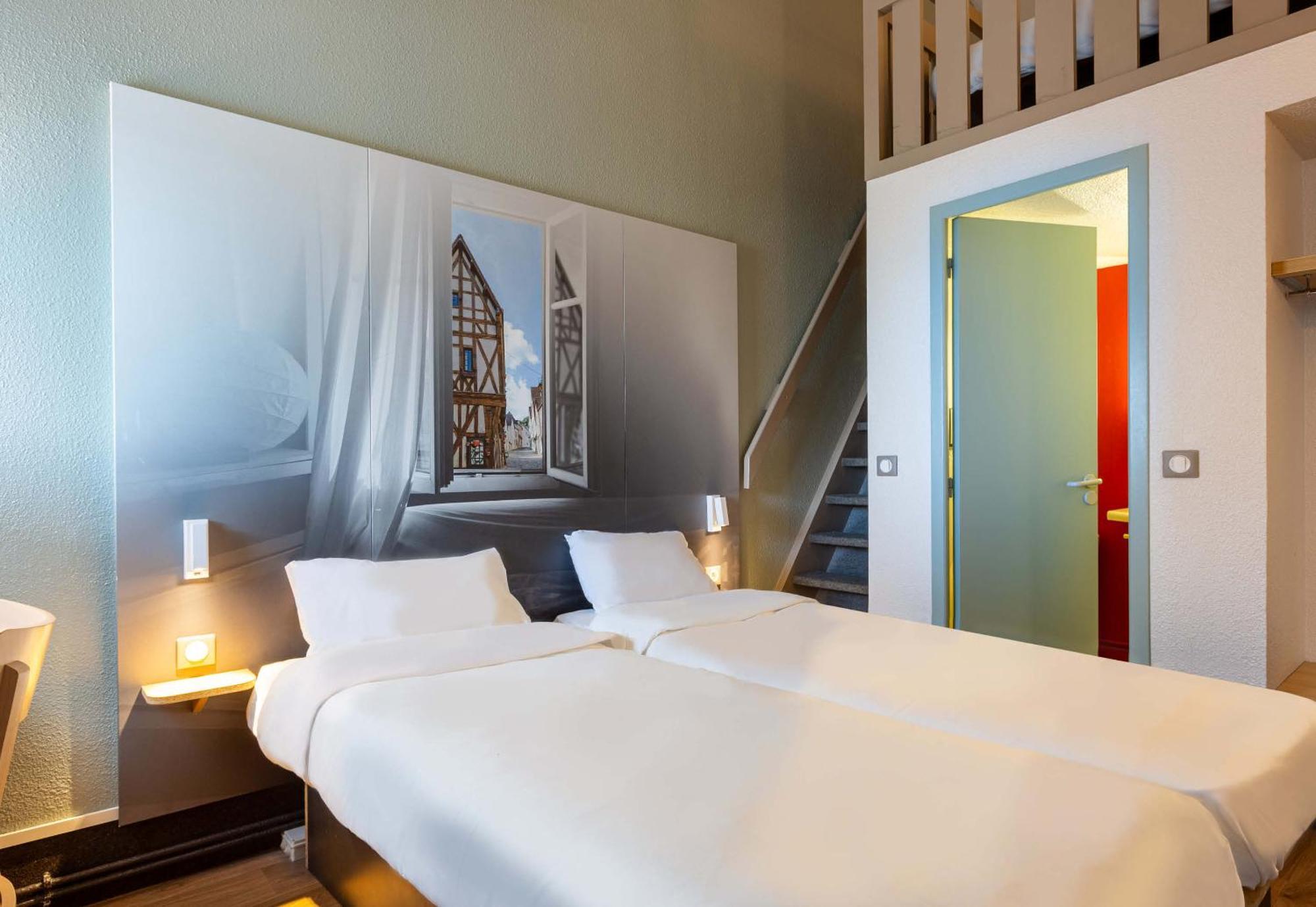 B&B Hotel Chartres Le Forum Le Coudray Екстер'єр фото
