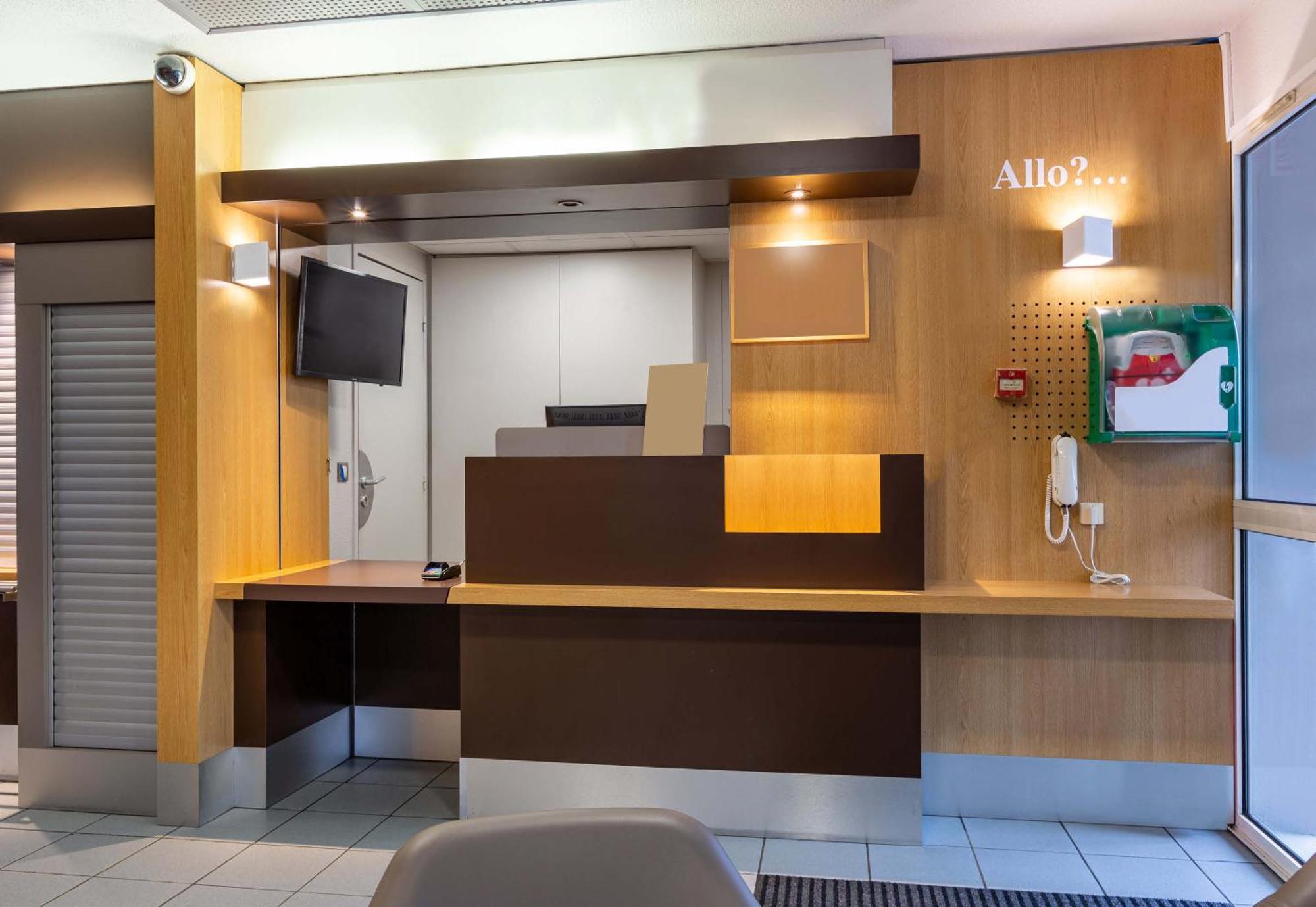 B&B Hotel Chartres Le Forum Le Coudray Екстер'єр фото