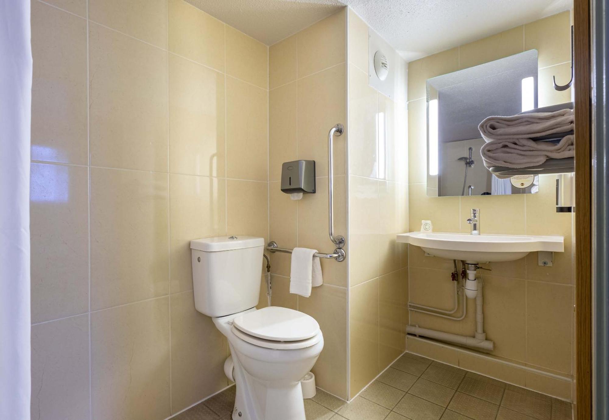 B&B Hotel Chartres Le Forum Le Coudray Екстер'єр фото